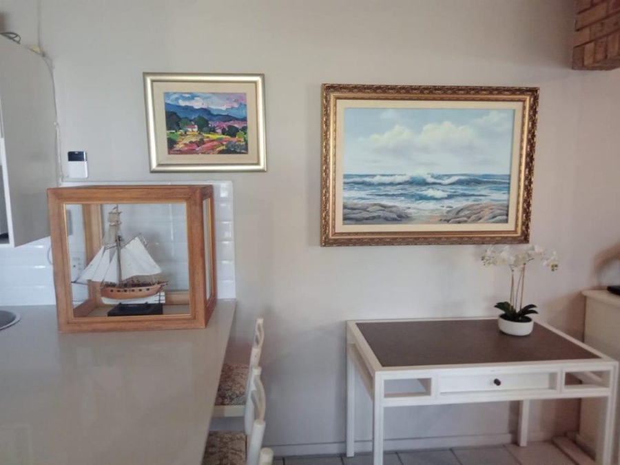 5 Bedroom Property for Sale in Wavecrest Eastern Cape